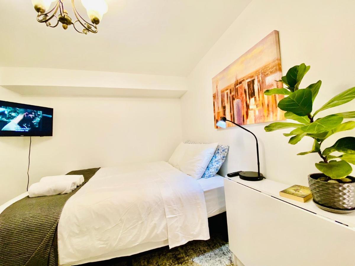 Toronto Bed & Breakfast - Free Parking Eksteriør billede