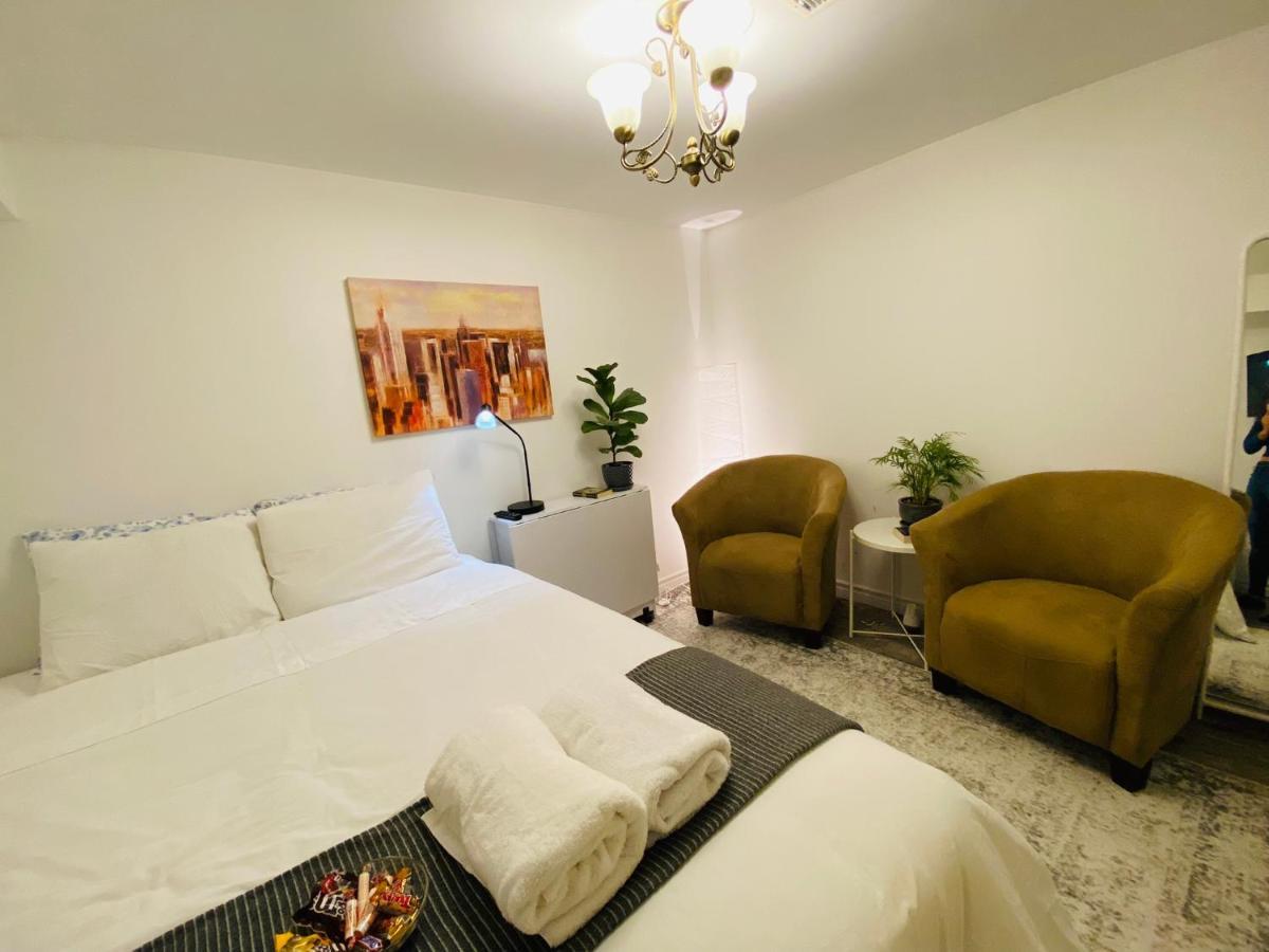 Toronto Bed & Breakfast - Free Parking Eksteriør billede