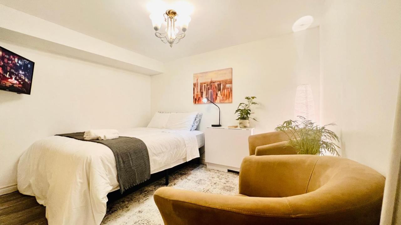 Toronto Bed & Breakfast - Free Parking Eksteriør billede