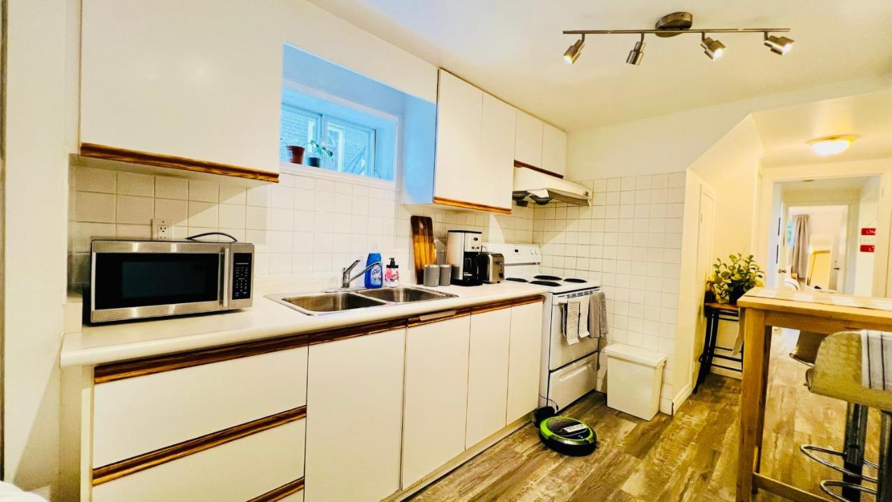 Toronto Bed & Breakfast - Free Parking Eksteriør billede
