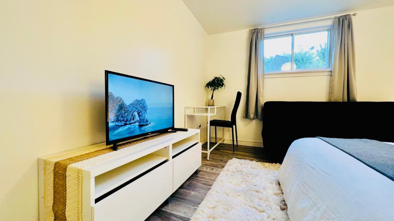 Toronto Bed & Breakfast - Free Parking Eksteriør billede