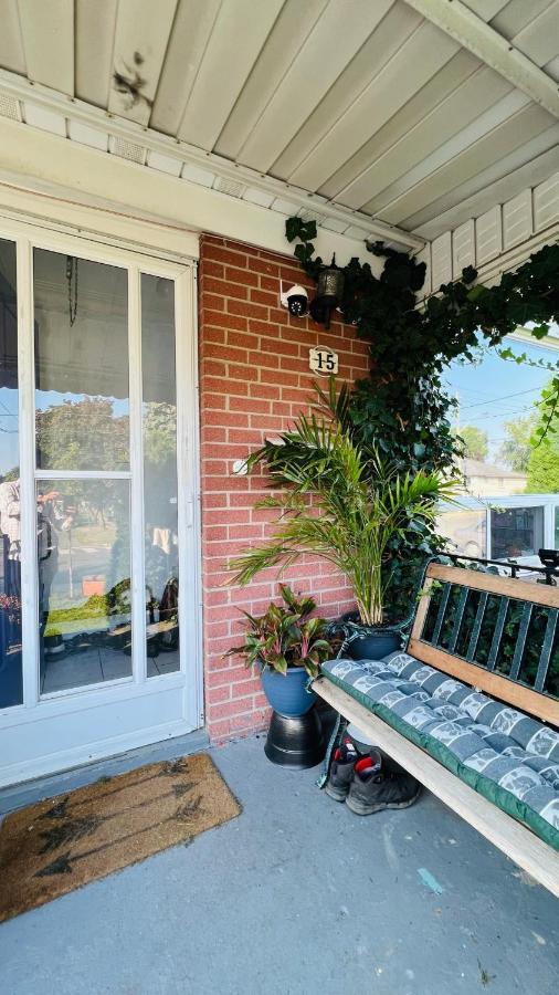 Toronto Bed & Breakfast - Free Parking Eksteriør billede
