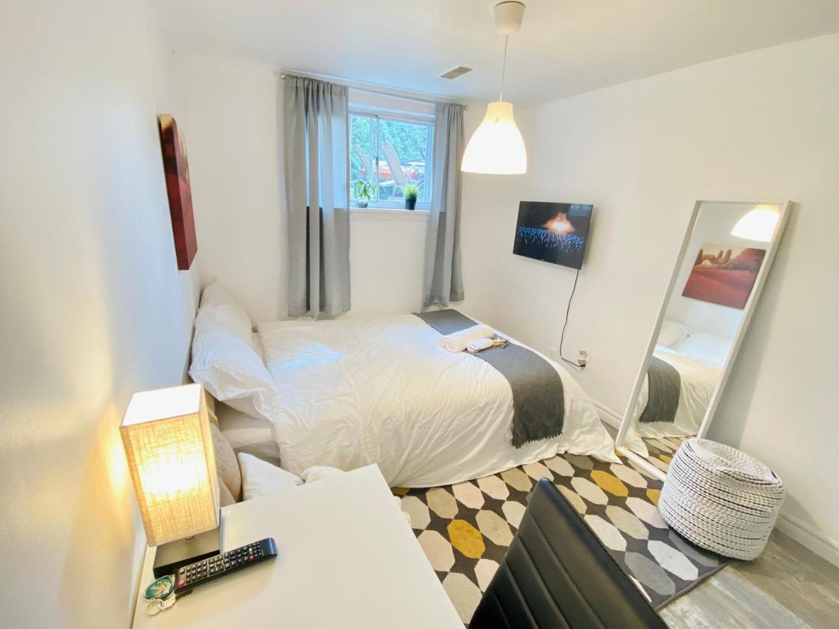 Toronto Bed & Breakfast - Free Parking Eksteriør billede