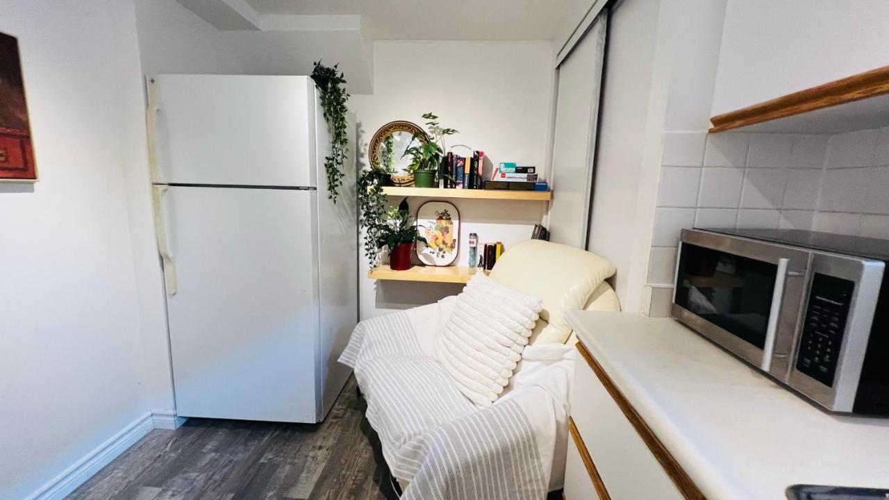 Toronto Bed & Breakfast - Free Parking Eksteriør billede
