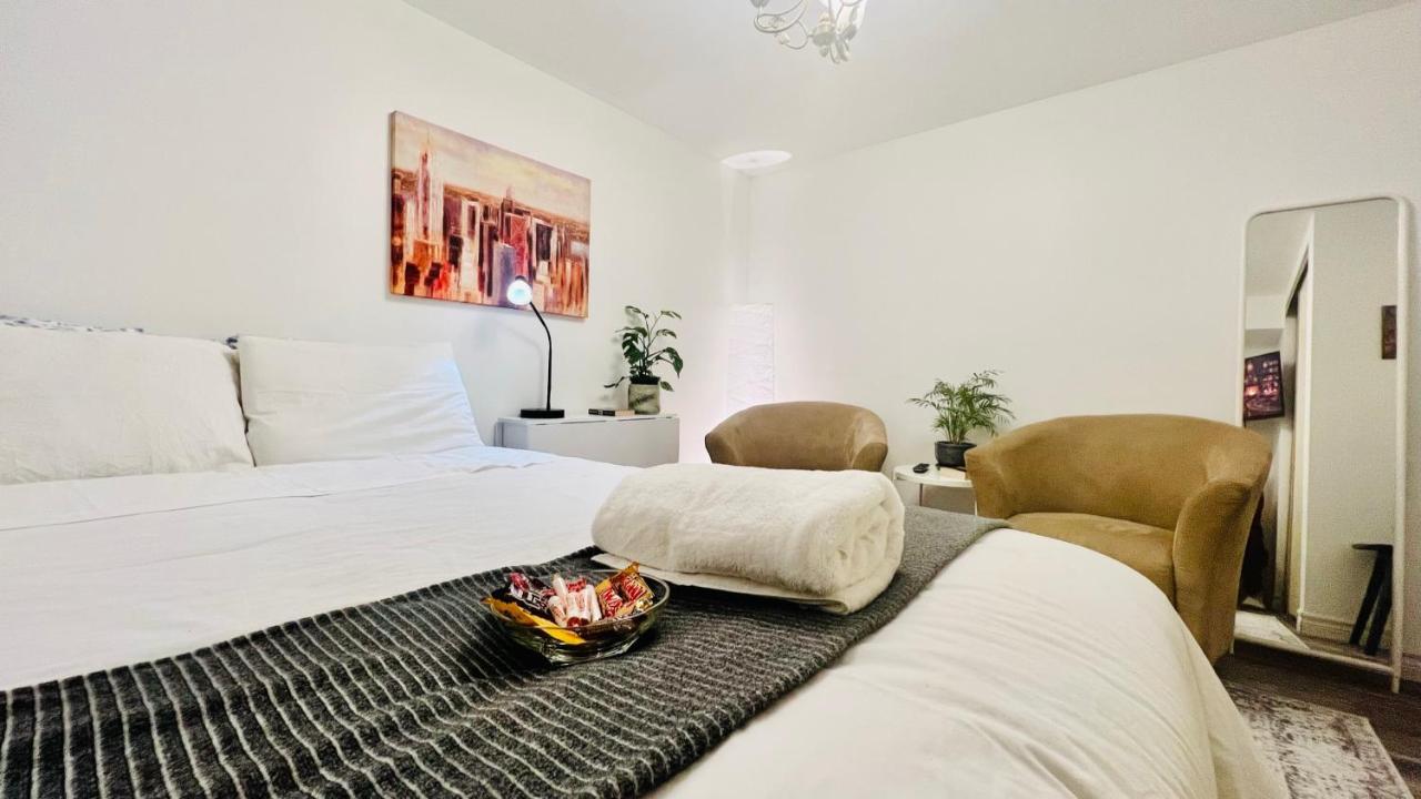 Toronto Bed & Breakfast - Free Parking Eksteriør billede