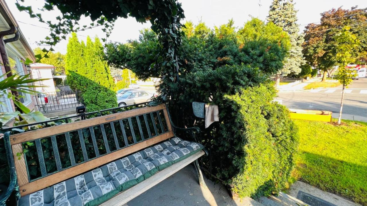 Toronto Bed & Breakfast - Free Parking Eksteriør billede