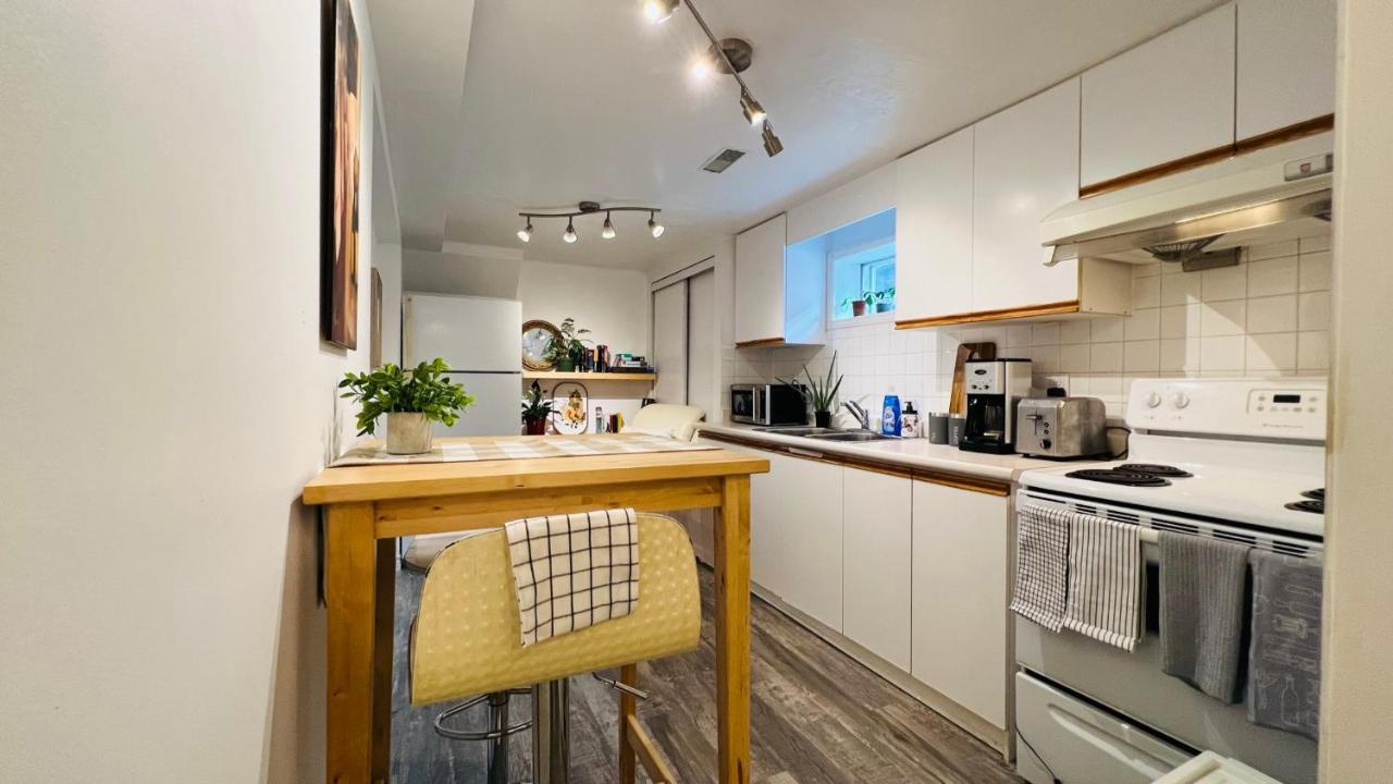Toronto Bed & Breakfast - Free Parking Eksteriør billede