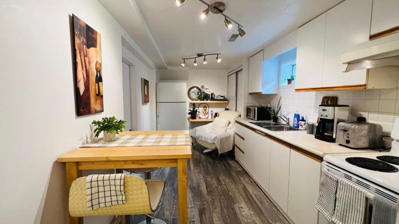 Toronto Bed & Breakfast - Free Parking Eksteriør billede