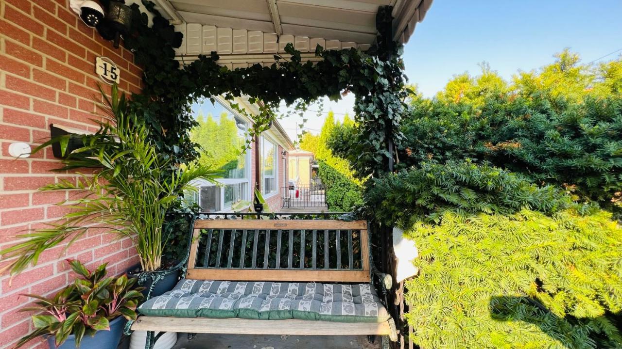 Toronto Bed & Breakfast - Free Parking Eksteriør billede