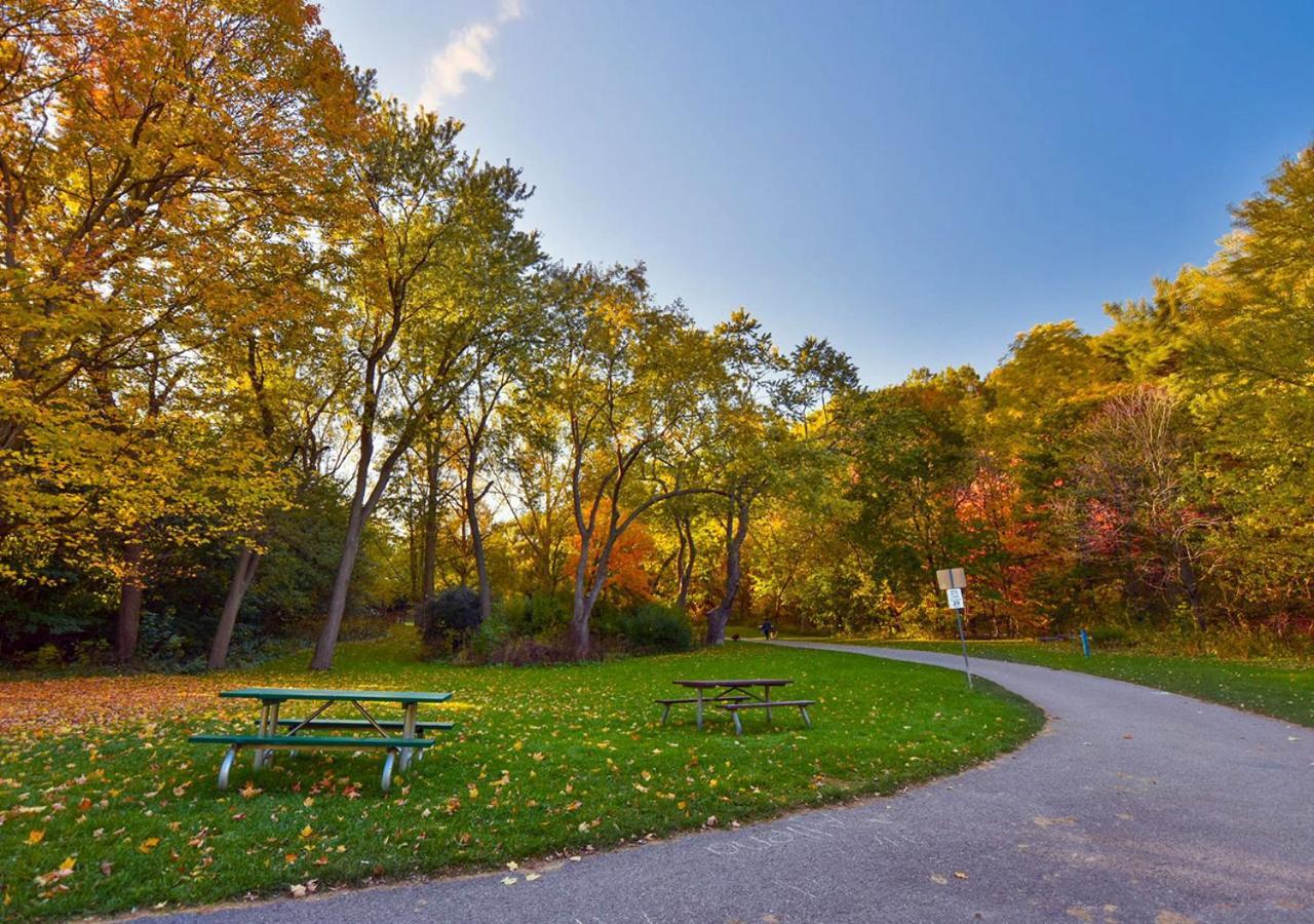 Toronto Bed & Breakfast - Free Parking Eksteriør billede