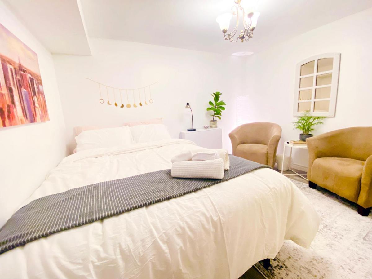 Toronto Bed & Breakfast - Free Parking Eksteriør billede