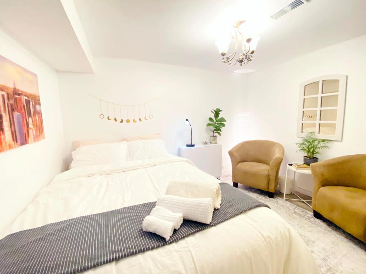 Toronto Bed & Breakfast - Free Parking Eksteriør billede