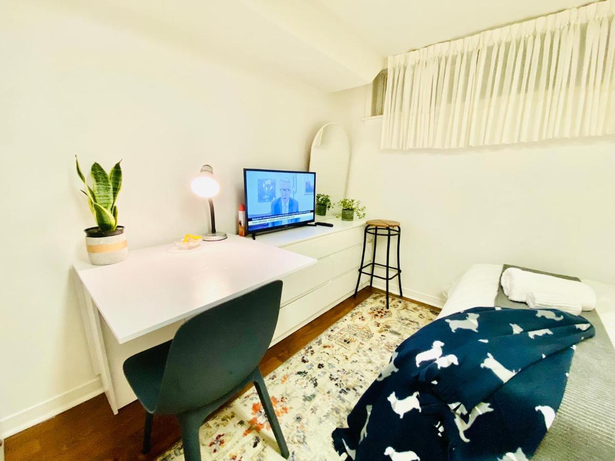 Toronto Bed & Breakfast - Free Parking Eksteriør billede